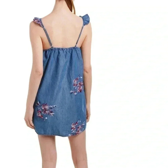 Romeo & Juliet Couture Embroidered Chambray Denim Shift Dress Sz S NWT - Picture 2 of 2